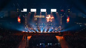 multiscena oświetlenie koncertu